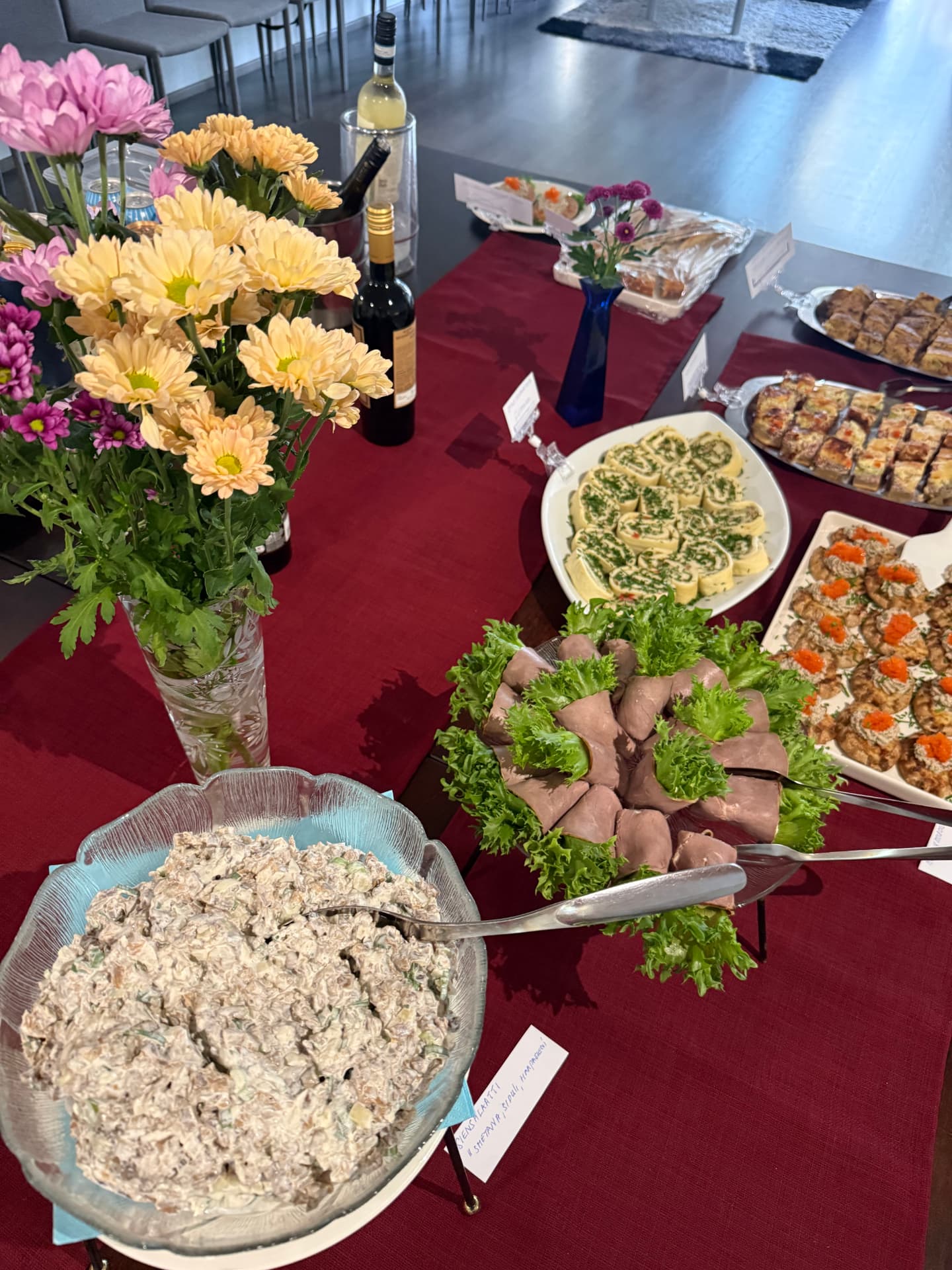 Juhlapöydän noutopöytä Ravintola Rantakatissa